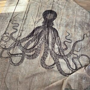 Octopus Print shower curtain